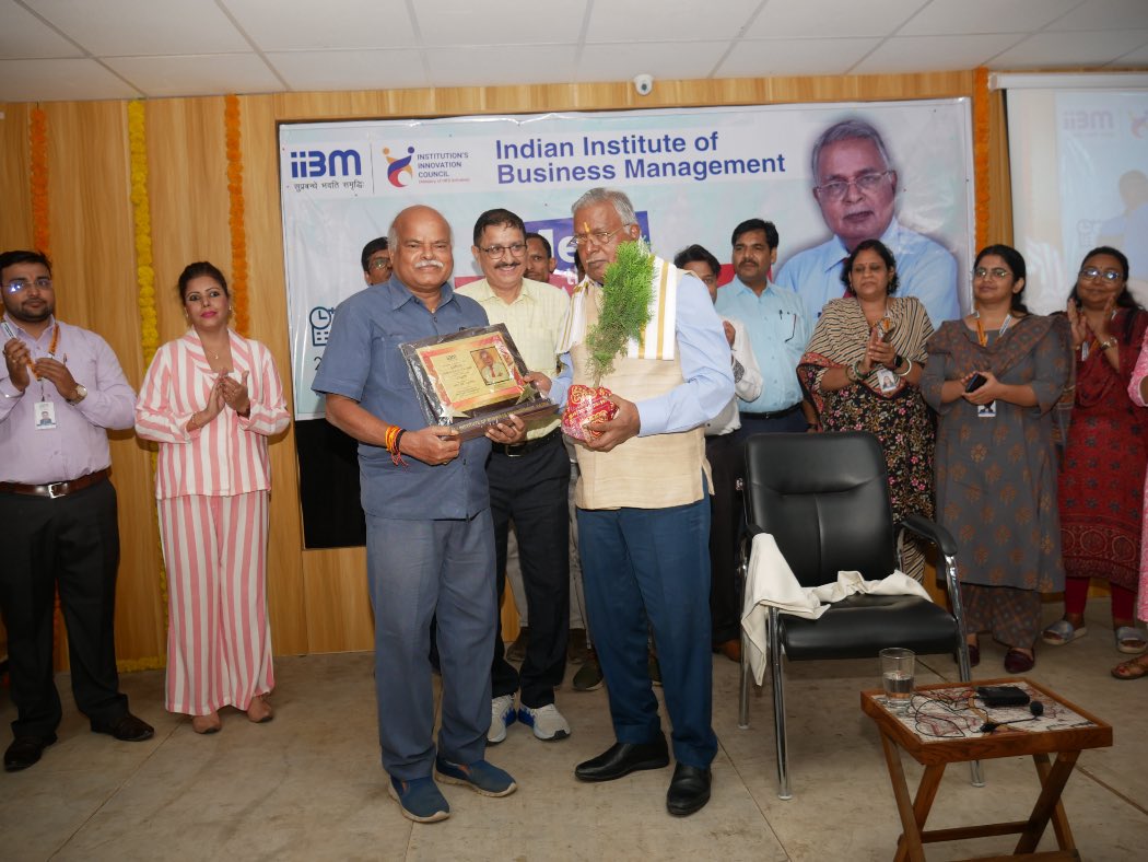 Padma Shri Dr. R.N. Singh Inspires Students at IIBM's “Meet the Leader” Session